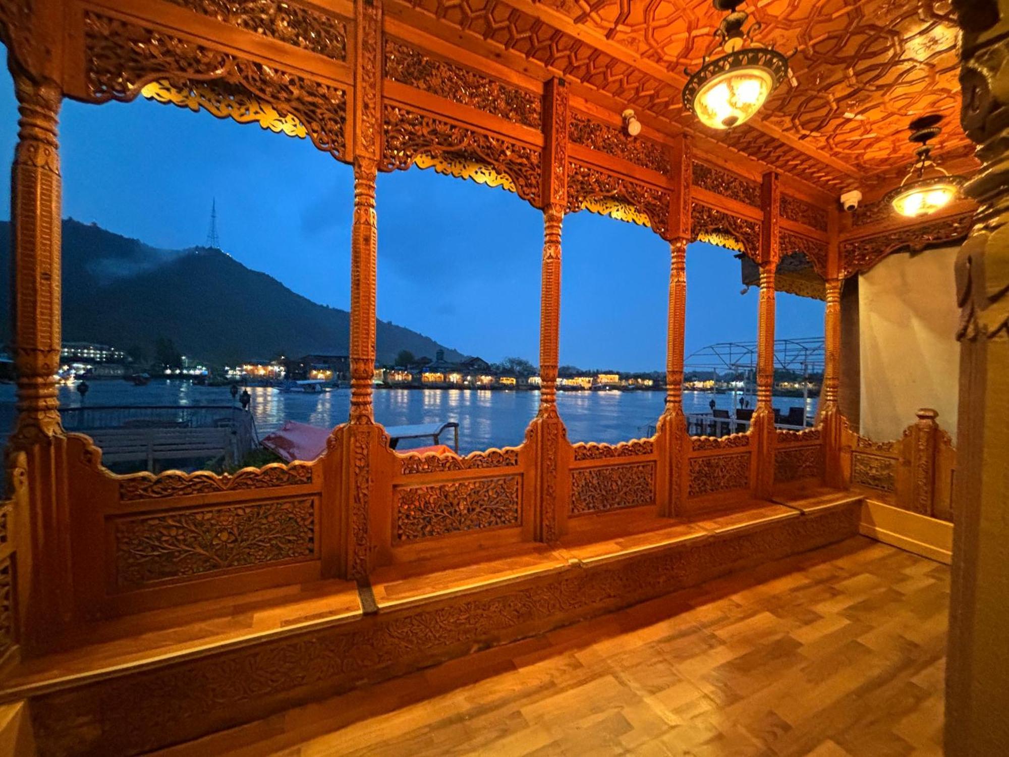 The Badyari Palace Houseboats Σριναγκάρ Εξωτερικό φωτογραφία