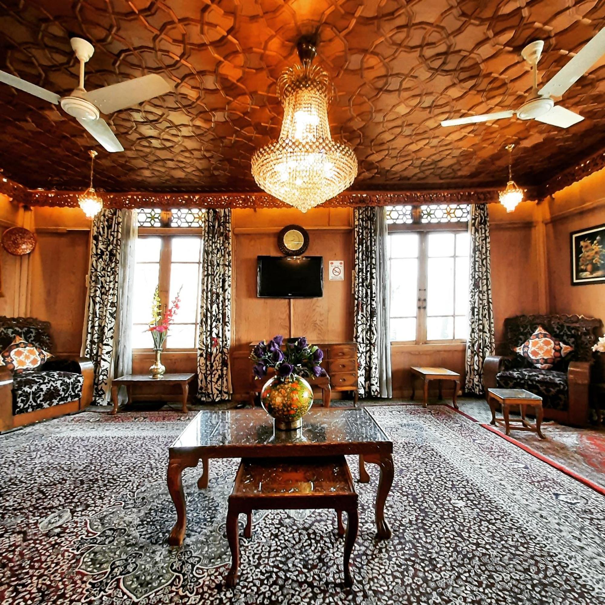 The Badyari Palace Houseboats Σριναγκάρ Εξωτερικό φωτογραφία