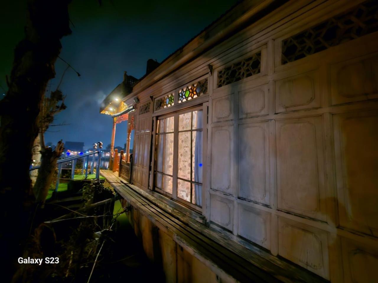 The Badyari Palace Houseboats Σριναγκάρ Εξωτερικό φωτογραφία