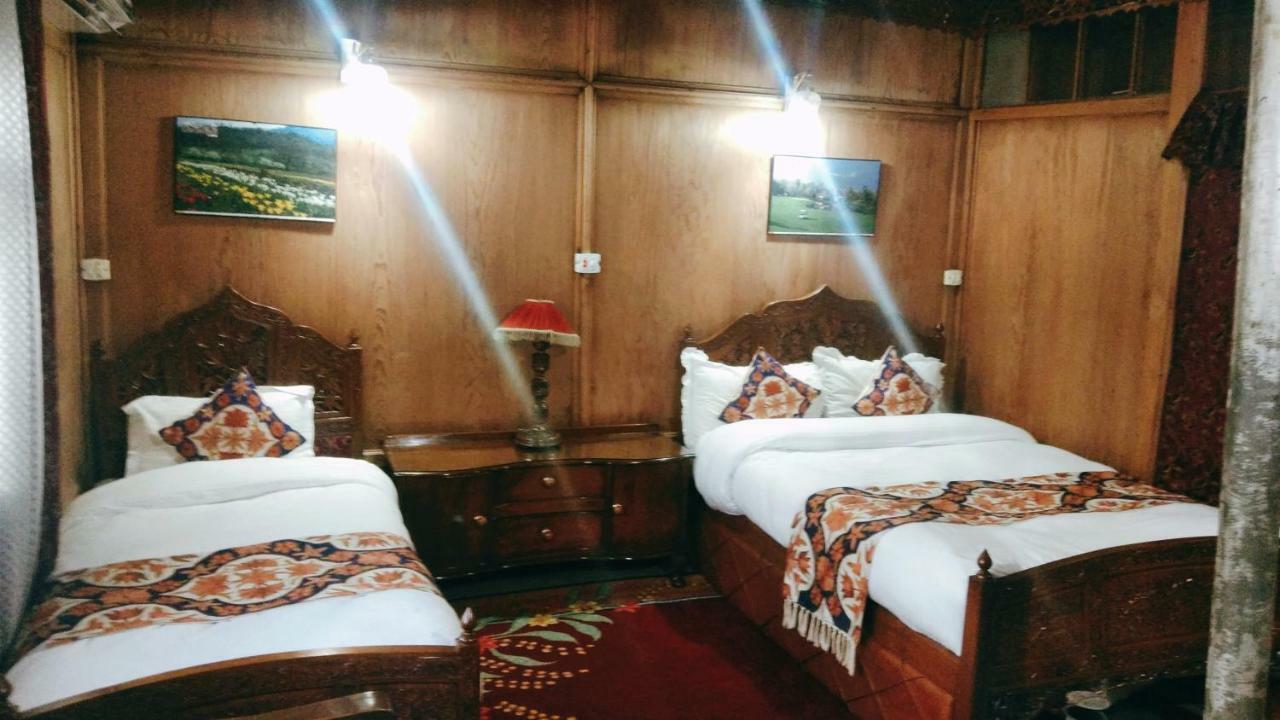 The Badyari Palace Houseboats Σριναγκάρ Εξωτερικό φωτογραφία