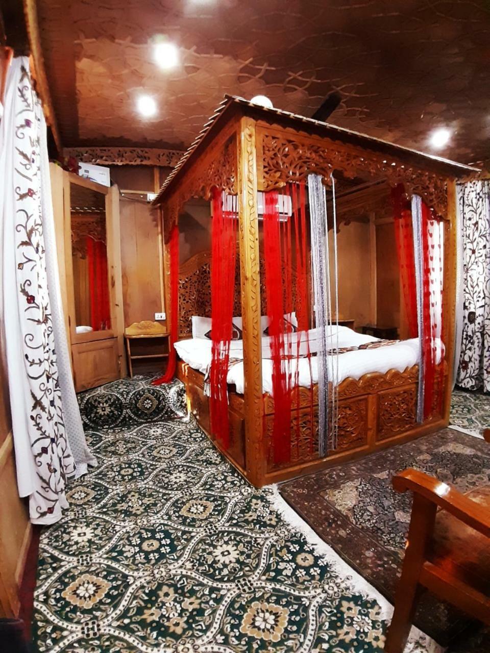 The Badyari Palace Houseboats Σριναγκάρ Εξωτερικό φωτογραφία